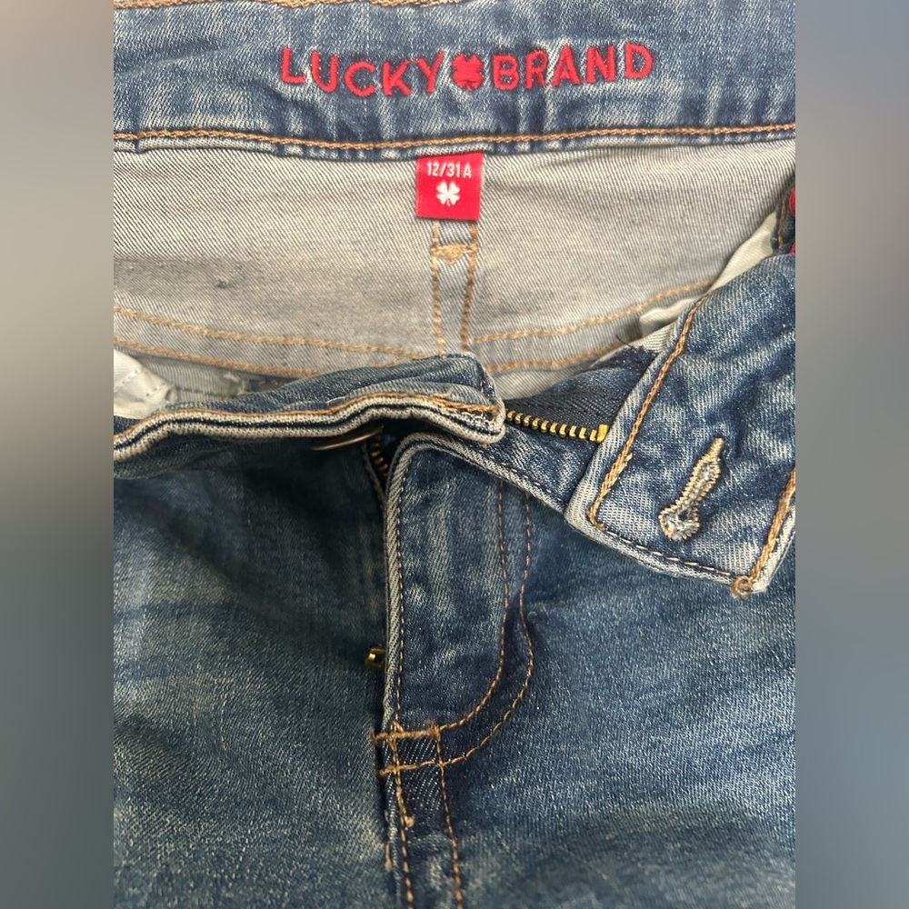 Lucky Brand Low Rise Flare Denim’s -in great condition without wear marks - Picture 5 of 5